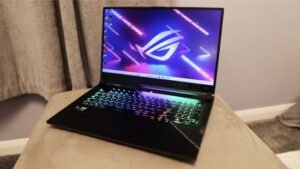 Lire la suite à propos de l’article Revue de l’Asus ROG Strix Scar 17 (2022)